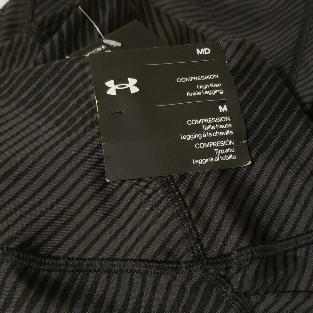 Under Armor Leggings - Picture 2 of 3